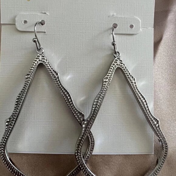 Kendra Scott Stud Earrings - Picture 2 of 6